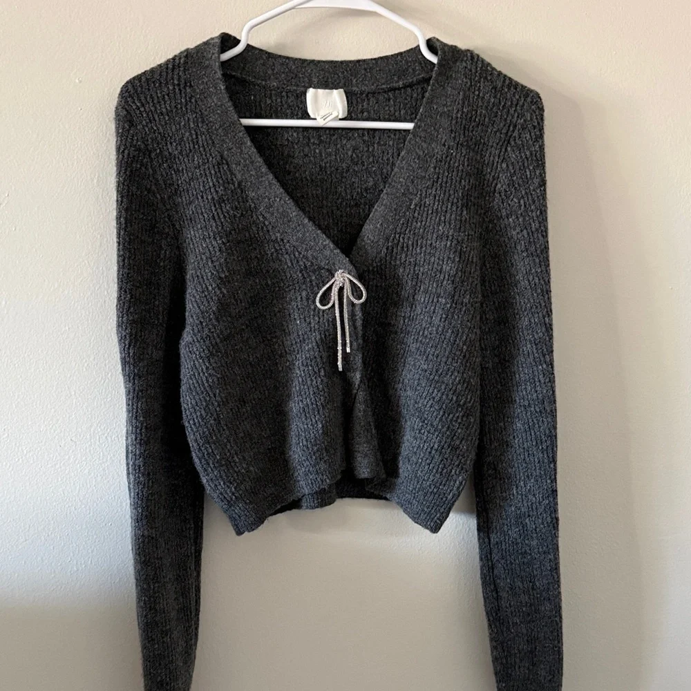 H&M Charcoal V-Neck Sweater - Picture 1 of 2